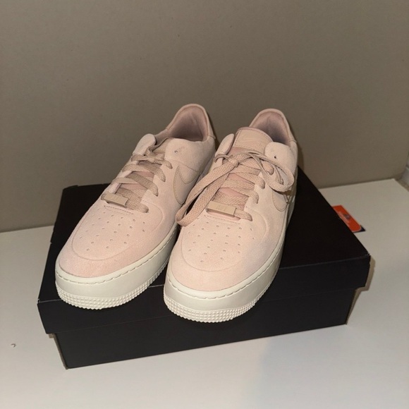 Nike Air Force 1 - Picture 2 of 8